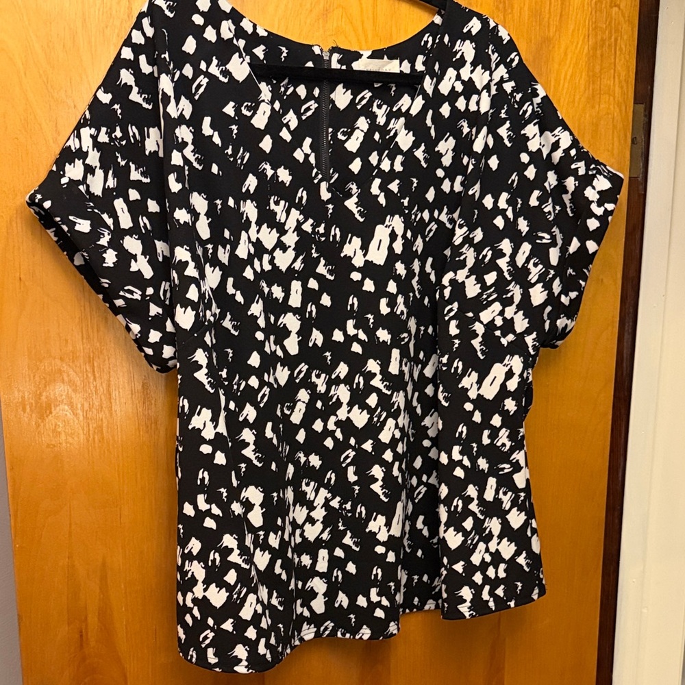 Melloday Stylish Black and White Women's Top